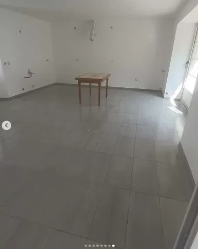 POSE D'UN CARRELAGE D'UNE MAISON EN CONSTRUCTION À ROCHEFORT, Saintes, S.A.R.L PIAUD Rénovation