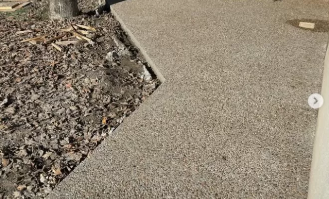 RÉALISATION D'UN BÉTON IMITATION CAILLOUX AUTOUR D'UN STADE DE FOOT À ROYAN, Saintes, S.A.R.L PIAUD Rénovation