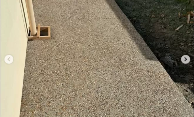 RÉALISATION D'UN BÉTON IMITATION CAILLOUX AUTOUR D'UN STADE DE FOOT À ROYAN, Saintes, S.A.R.L PIAUD Rénovation