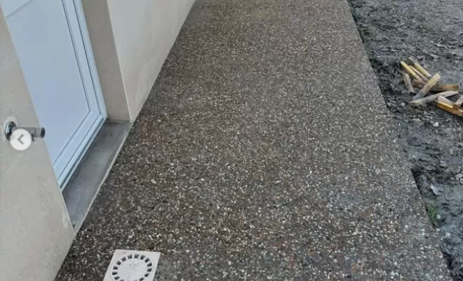 RÉALISATION D'UN BÉTON IMITATION CAILLOUX AUTOUR D'UN STADE DE FOOT À ROYAN, Saintes, S.A.R.L PIAUD Rénovation