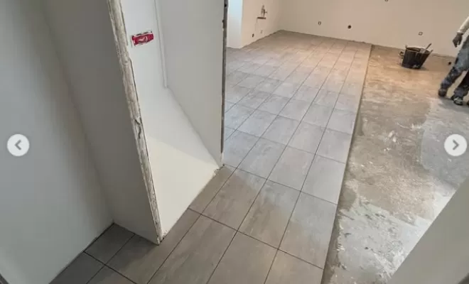 POSE D'UN CARRELAGE D'UNE MAISON EN CONSTRUCTION À ROCHEFORT, Saintes, S.A.R.L PIAUD Rénovation