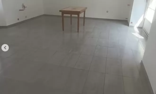 POSE D'UN CARRELAGE D'UNE MAISON EN CONSTRUCTION À ROCHEFORT, Saintes, S.A.R.L PIAUD Rénovation